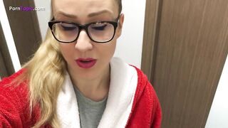 Juicy scat girl pooping while on her period and fucks the ass with dildo