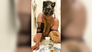 Big ebony slut eating own fresh shit from the plate xxx porn video |  Pervert Tube