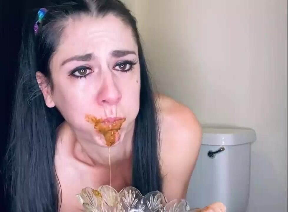 Scatslut chewing & swallowing her turd but can not hold it in and vomits that out XXX Porn Video - PervertTube.com