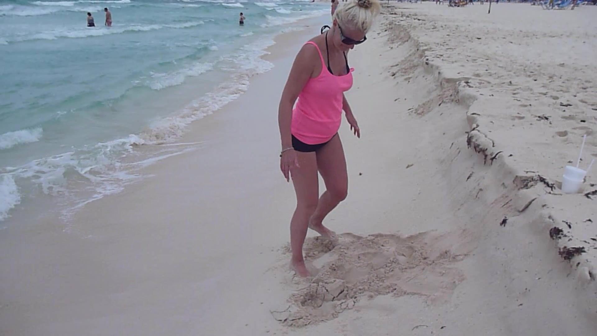 Hot MILF pooping at the public beach xxx XXX Porn Video  