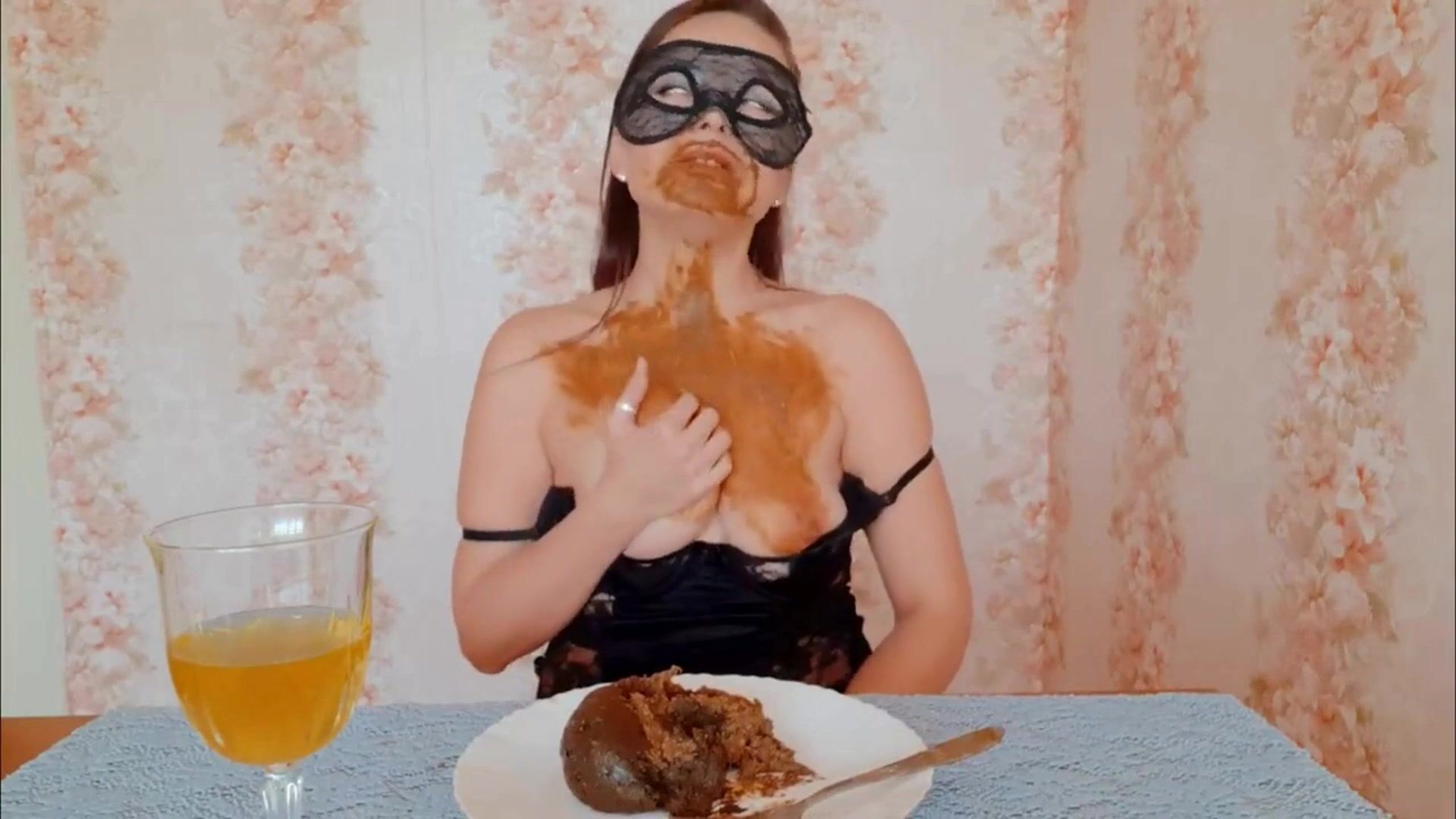 Extreme scat eating solo girl - PervertTube.com