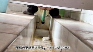 Women poop in dirty toilets 21 2