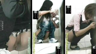 Chinese Ladys Opendoor toilet 10