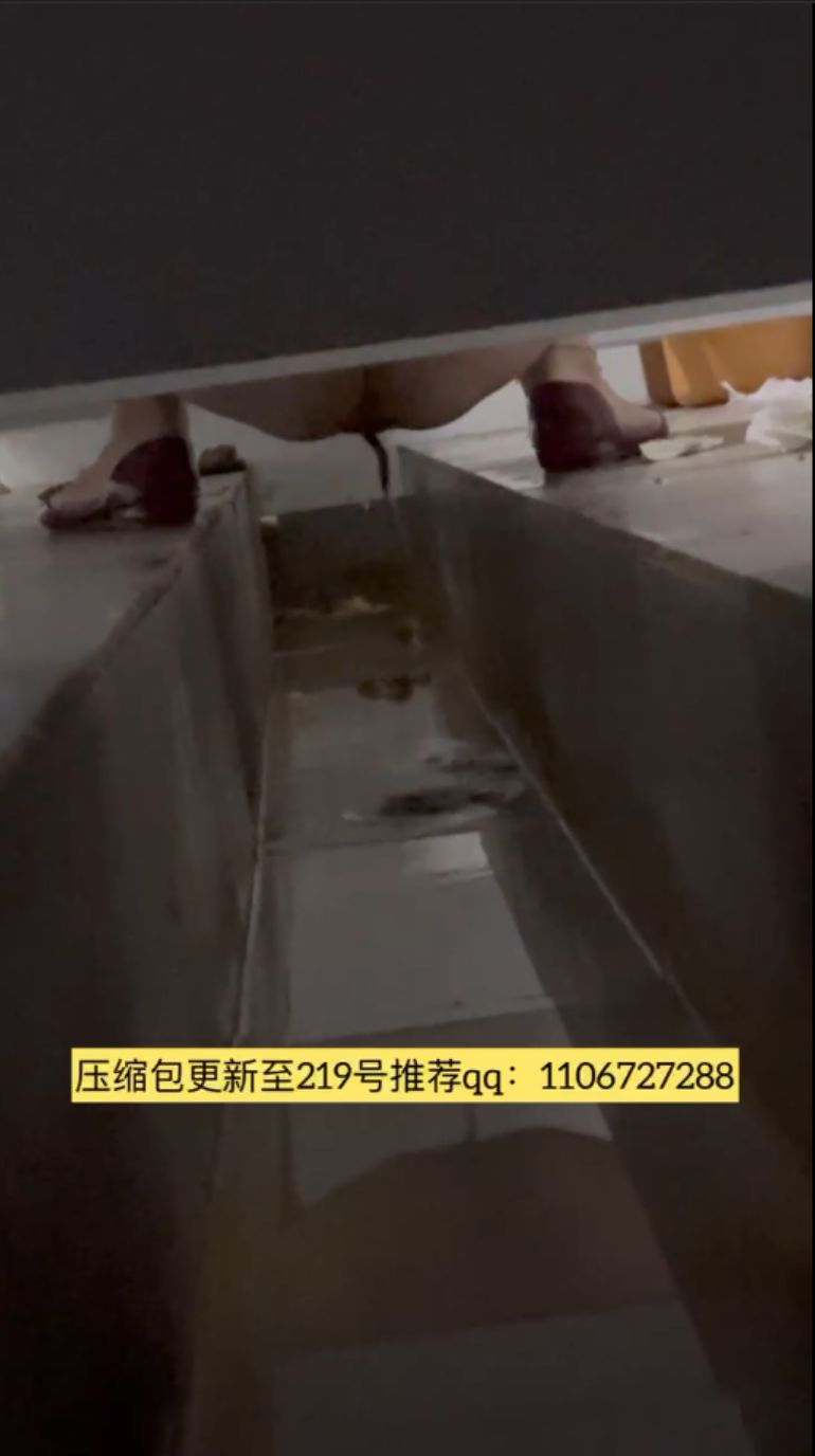 Woman poop in dirty toilets 3 Pervert Tube photo image