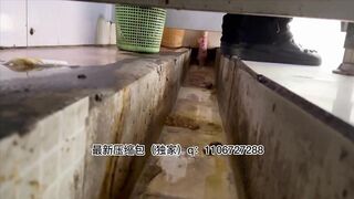Beautiful women pooping in the toilet 37