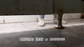 Beautiful women pooping in the toilet 40 2
