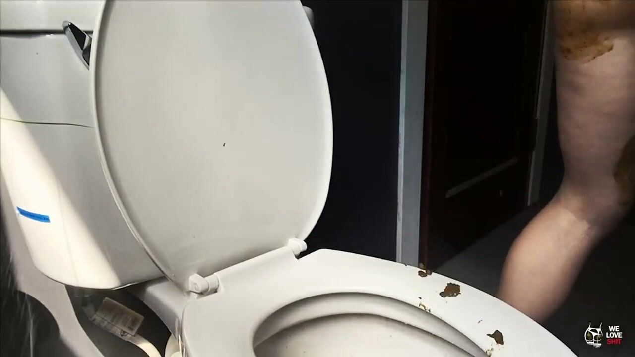 Toilet pooping girl smears her fresh shit on the body xxx porn video Pervert Tube